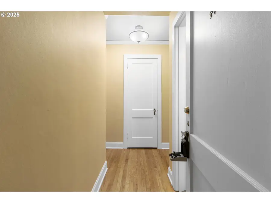 709 SW 16th Ave, Portland, OR 97205 - #3