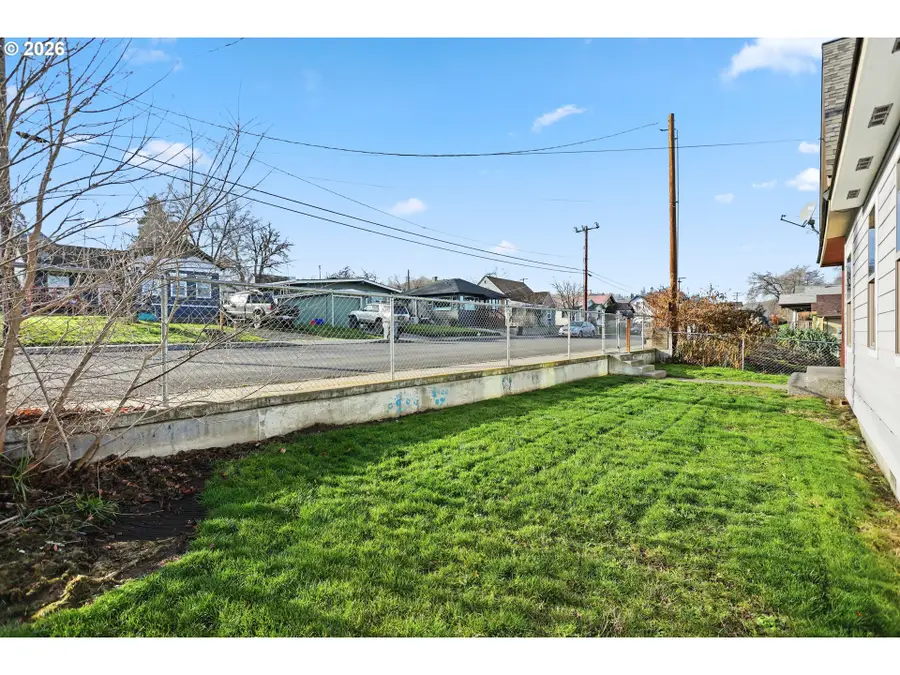 1211 E 10th St, The Dalles, OR 97058 - Image #3