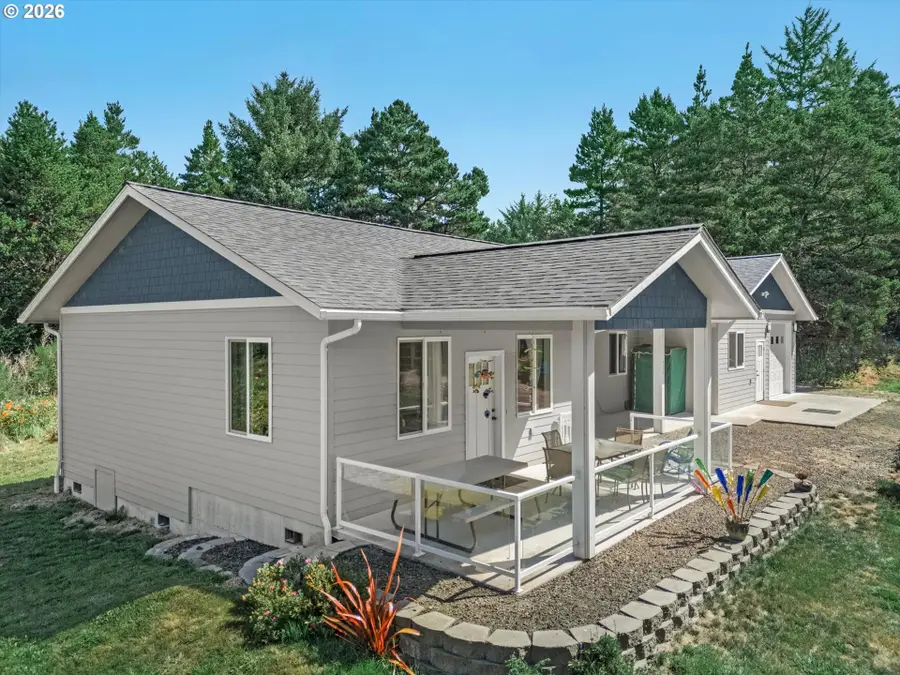 920 SW Tillicum Dr, Waldport, OR 97394 - #2