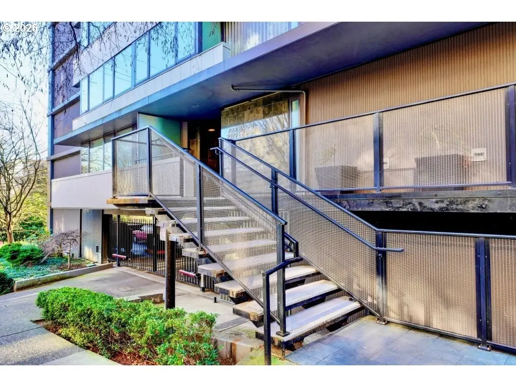 2020 SW Main St #402, Portland, OR 97205 - #1
