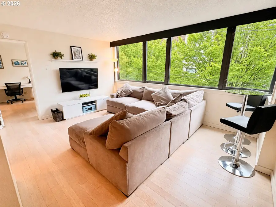 2020 SW Main St #402, Portland, OR 97205 - #2