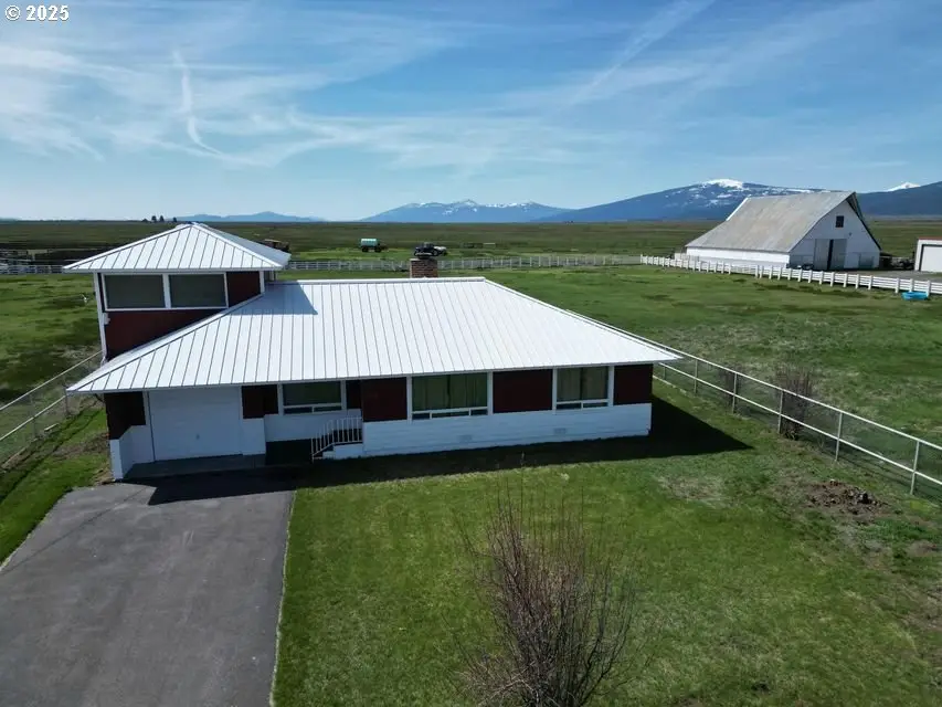 9800 Seven Mile Rd, Fort Klamath, OR 97626 - #1