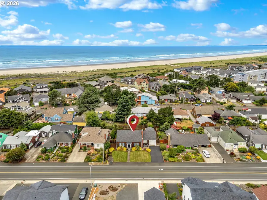 2390 S Edgewood St, Seaside, OR 97138 - #2