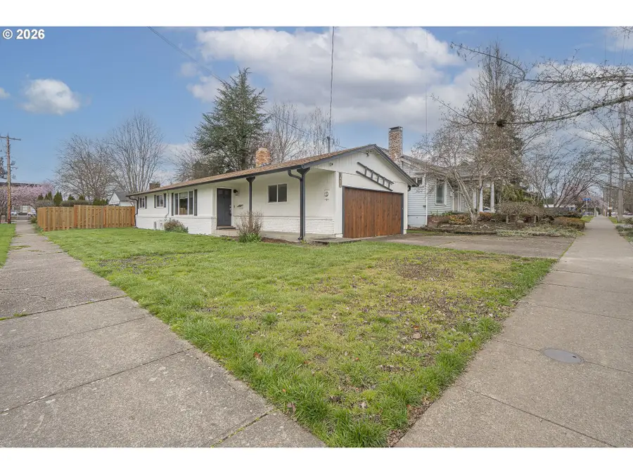 1411 NE Evans St, McMinnville, OR 97128 - #2