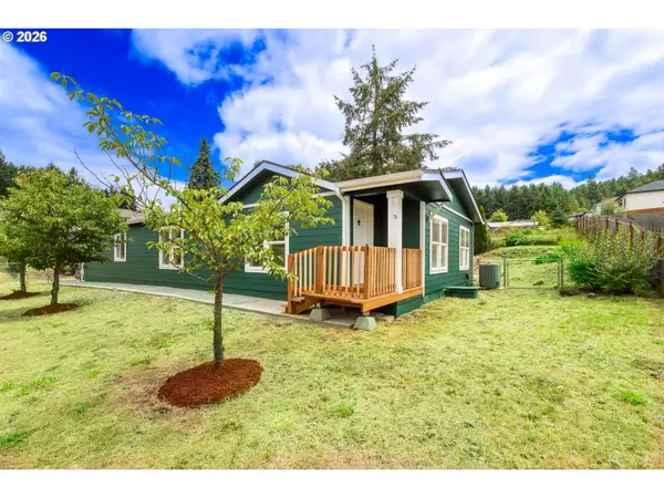 1038 Hillside Dr, CottageGrove, OR 97424