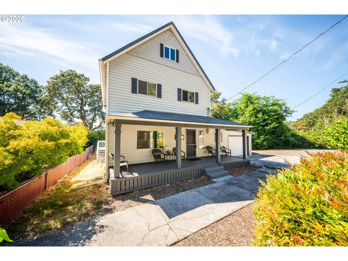 285 N 2nd St, Kalama, WA 98625 - #1