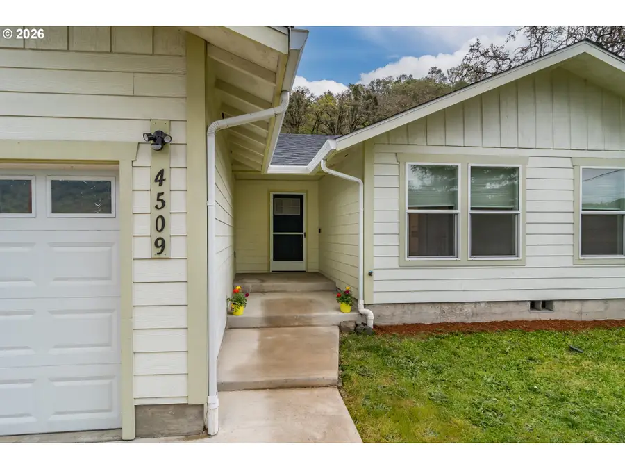 4509 Ridenour St, Roseburg, OR 97470 - #3