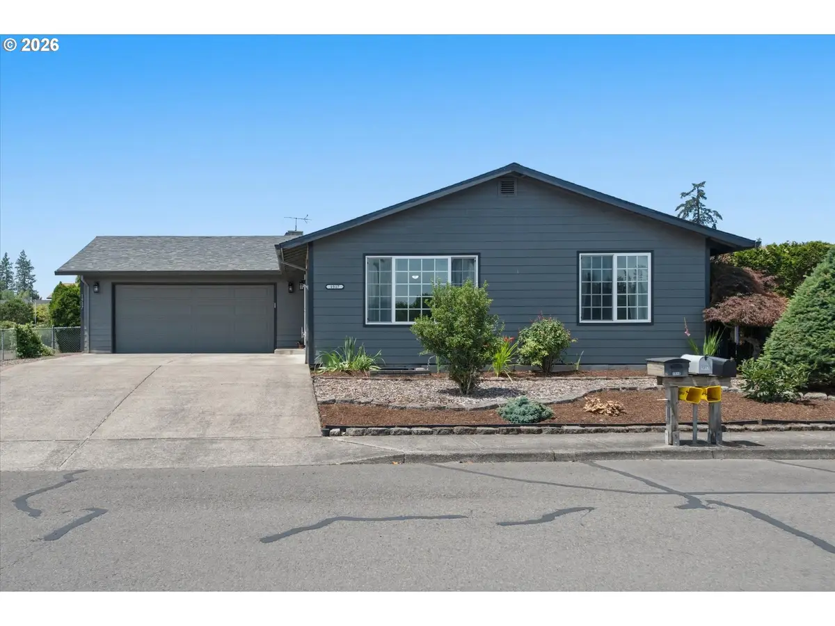 1517 N Locust St, Canby, OR 97013 - #1