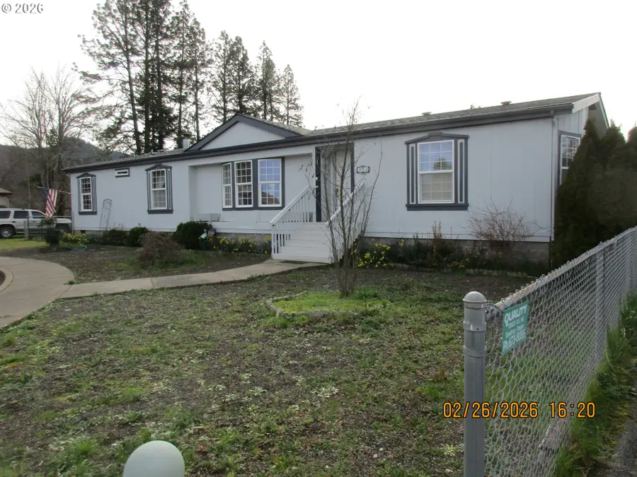 323 Easy St, Sutherlin, OR 97479 - #3