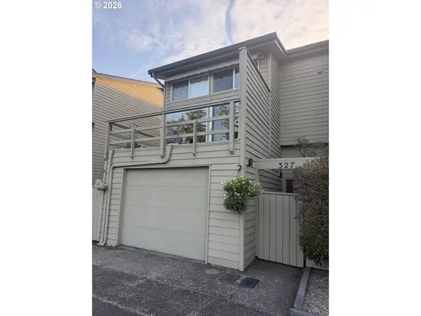 327 Country Club Rd, Eugene, OR 97401