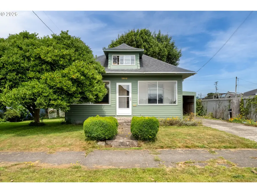 1902 6th St, Tillamook, OR 97141 - #2