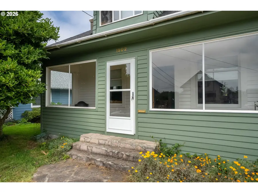 1902 6th St, Tillamook, OR 97141 - #3