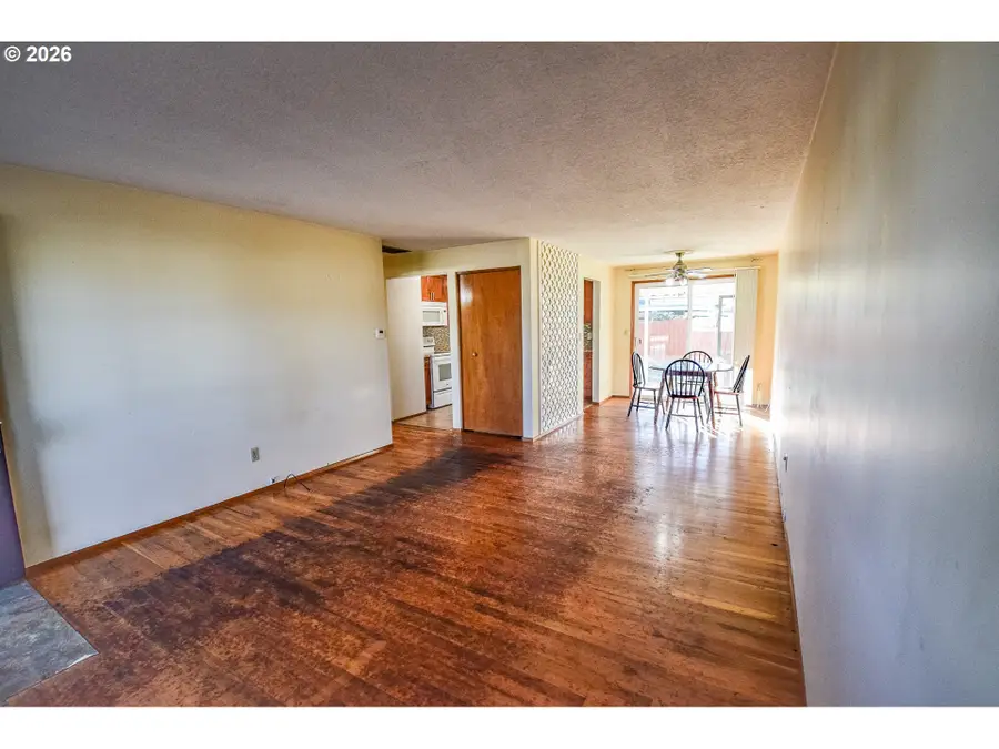 1453 Astor Way, Woodburn, OR 97071 - #3