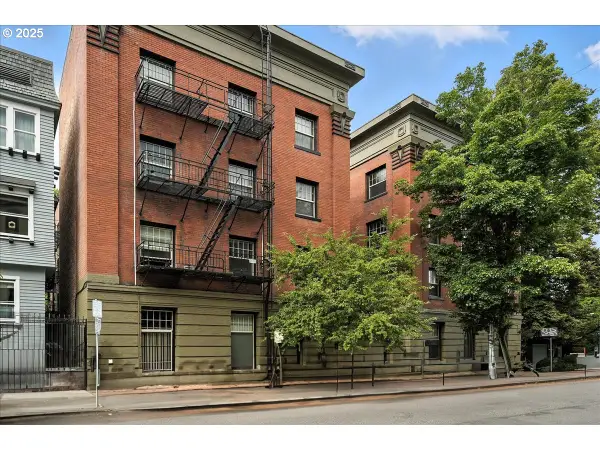 2109 NW Irving St #211, Portland, OR 97210