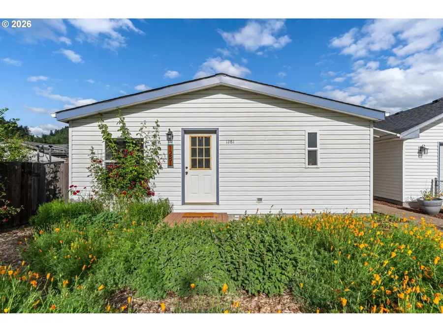 1281 S 57th Pl, Springfield, OR 97478 - #2