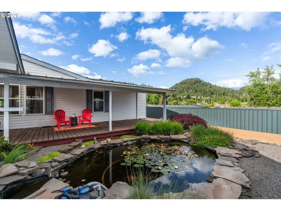 1281 S 57th Pl, Springfield, OR 97478 - #3