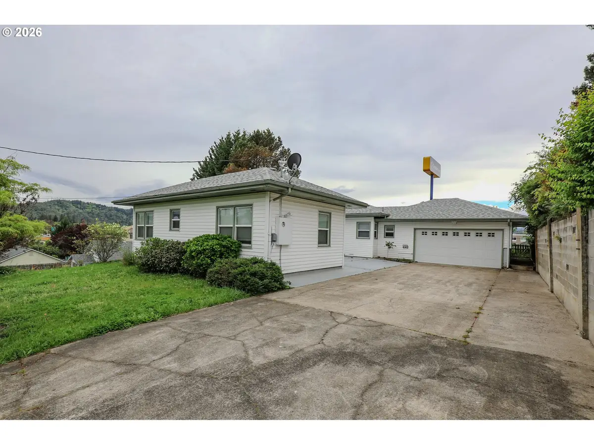1528 NW Eden St, Roseburg, OR 97470 - #1