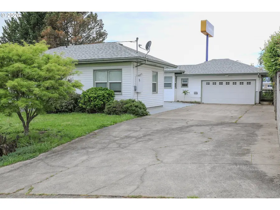 1528 NW Eden St, Roseburg, OR 97470 - #2