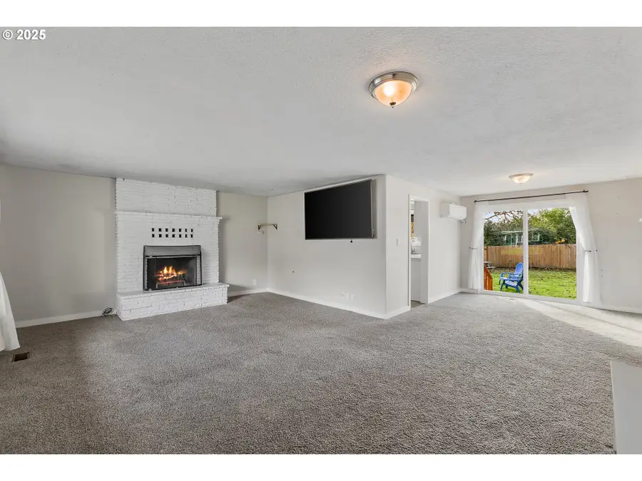 745 Harper Ln, Saint Helens, OR 97051 - Image #2