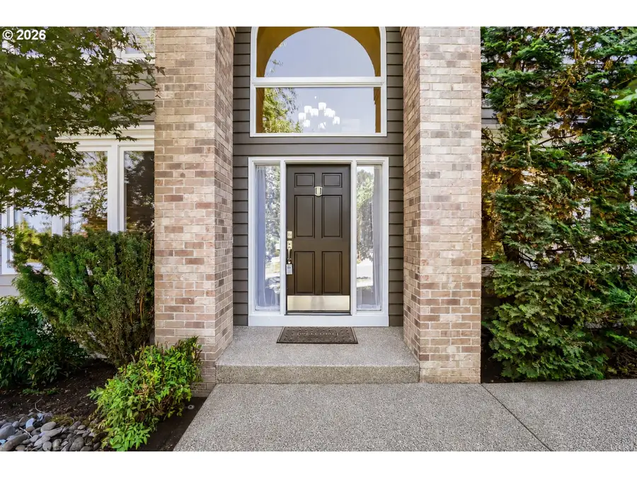 17622 Brookhurst Dr, Lake Oswego, OR 97034 - #2
