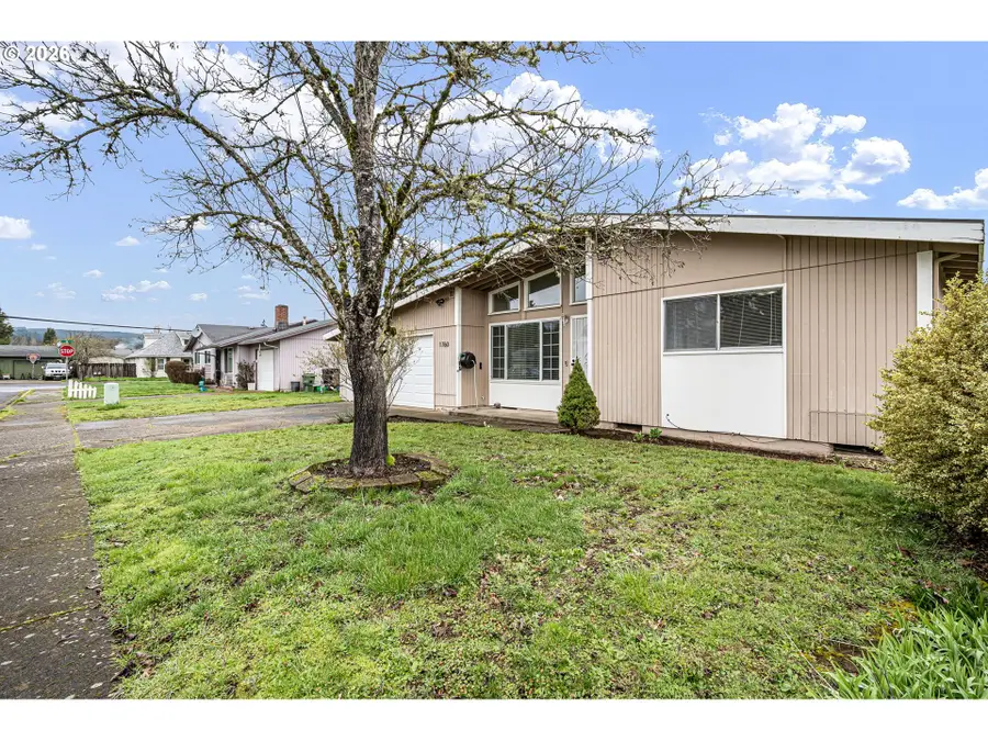 1760 Bryant Ave, Cottage Grove, OR 97424 - #2