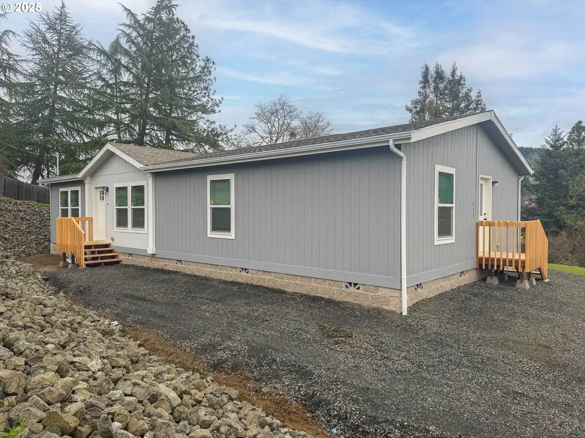 252 NE Third St, Oakland, OR 97462 - Image #1