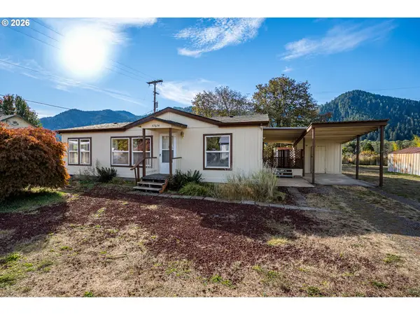 47674 Clark St #17, Oakridge, OR 97463