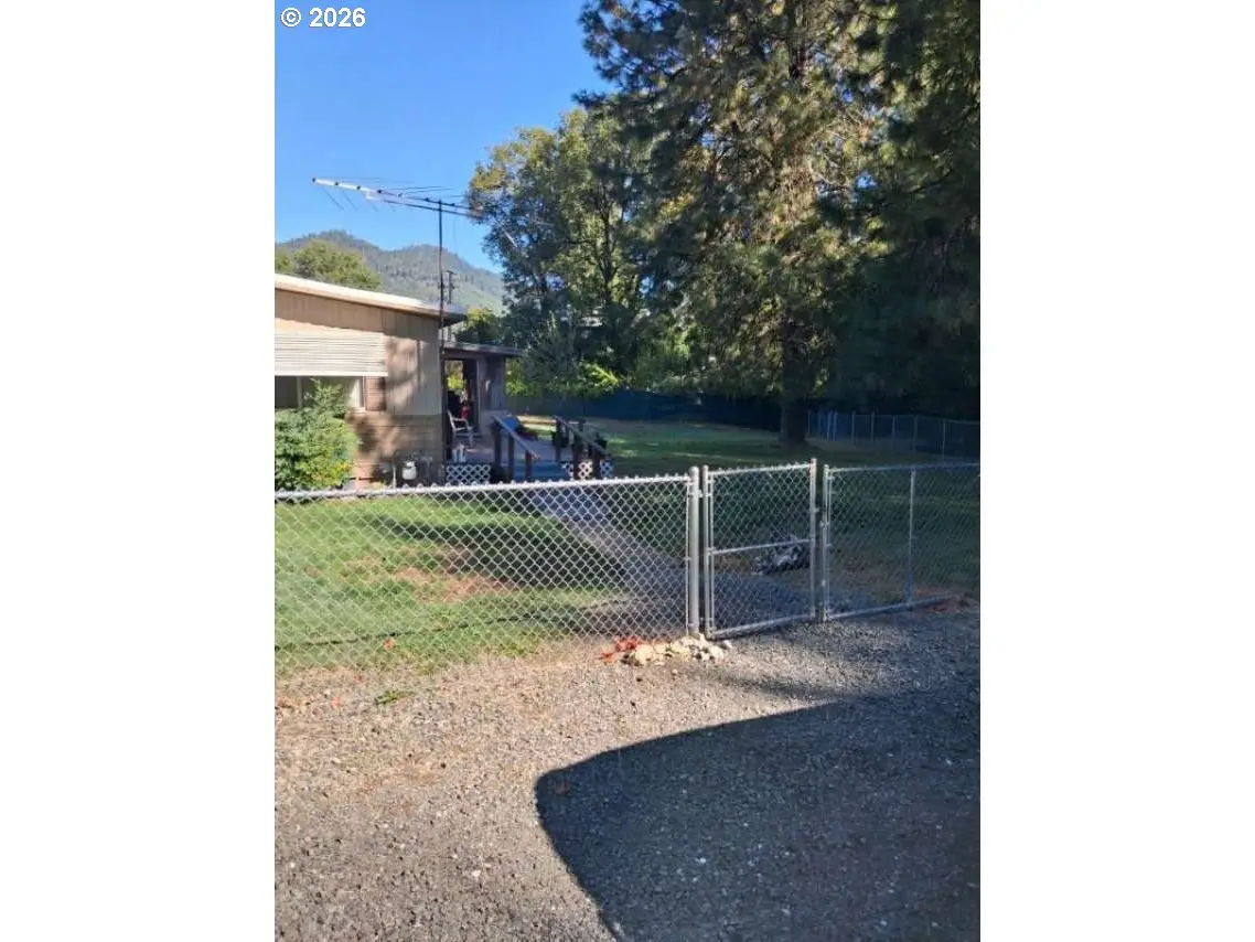 286 Molly St, Glendale, OR 97442 - #1