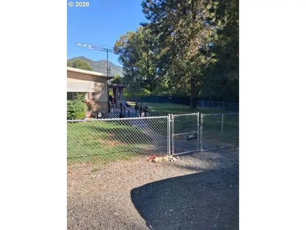 286 Molly St, Glendale, OR 97442