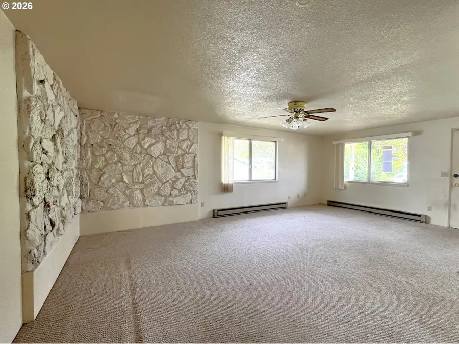 620 S Wasson St, Coos Bay, OR 97420 - #3