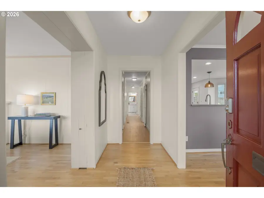 70 Grand View Dr, Eugene, OR 97405 - #3