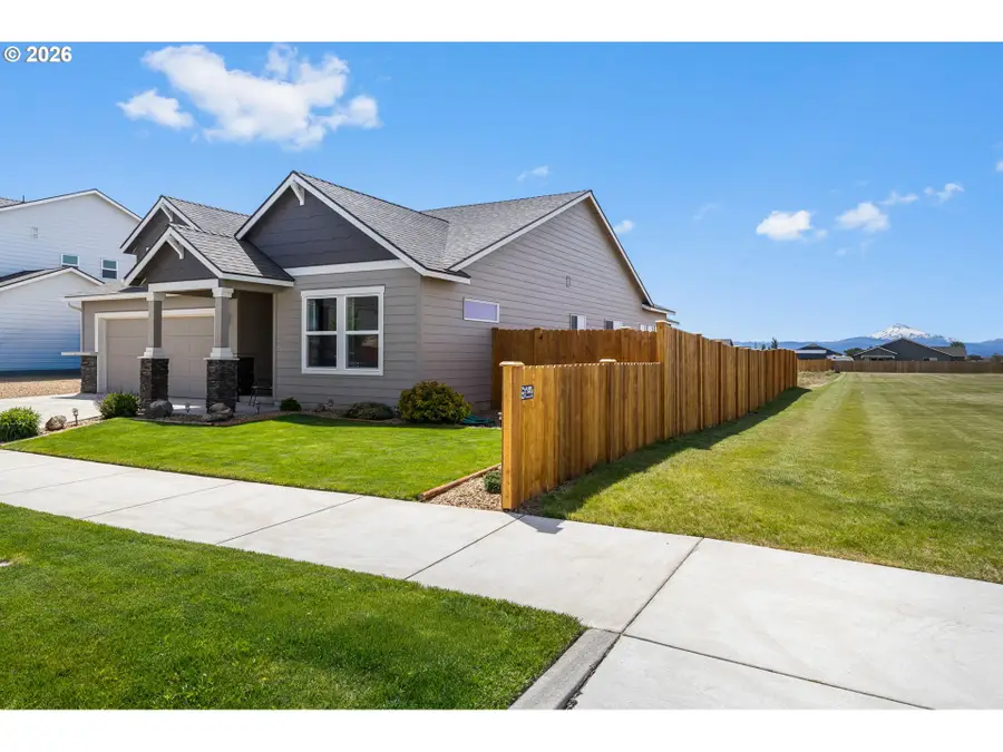 1132 NW Golf Course Dr, Madras, OR 97741 - #2
