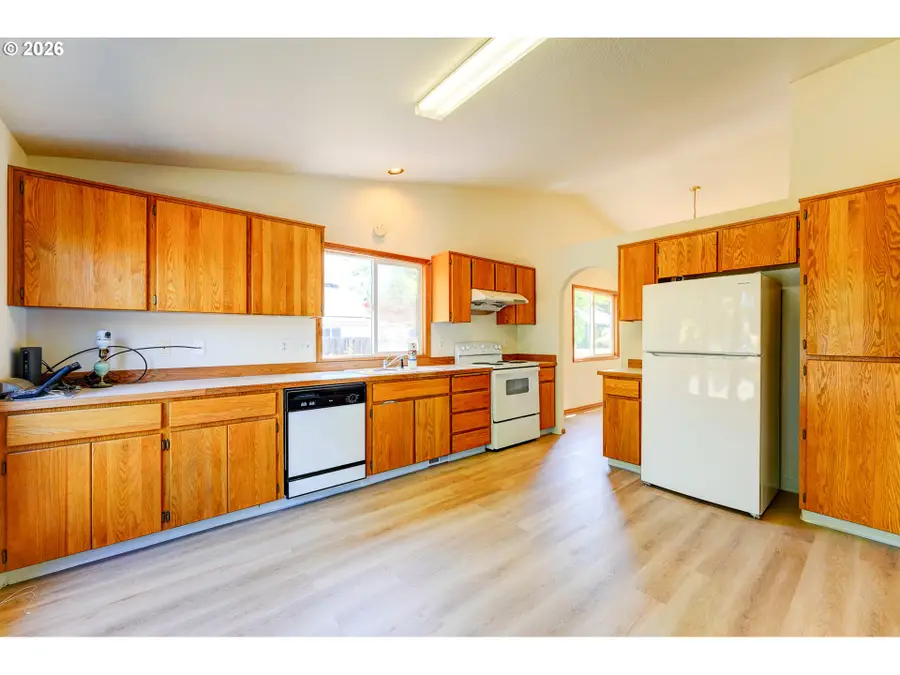 17440 SW Stark St, Beaverton, OR 97006 - #2