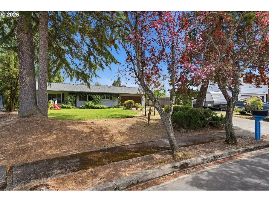 1704 N Meadow Ln, Newberg, OR 97132 - #2