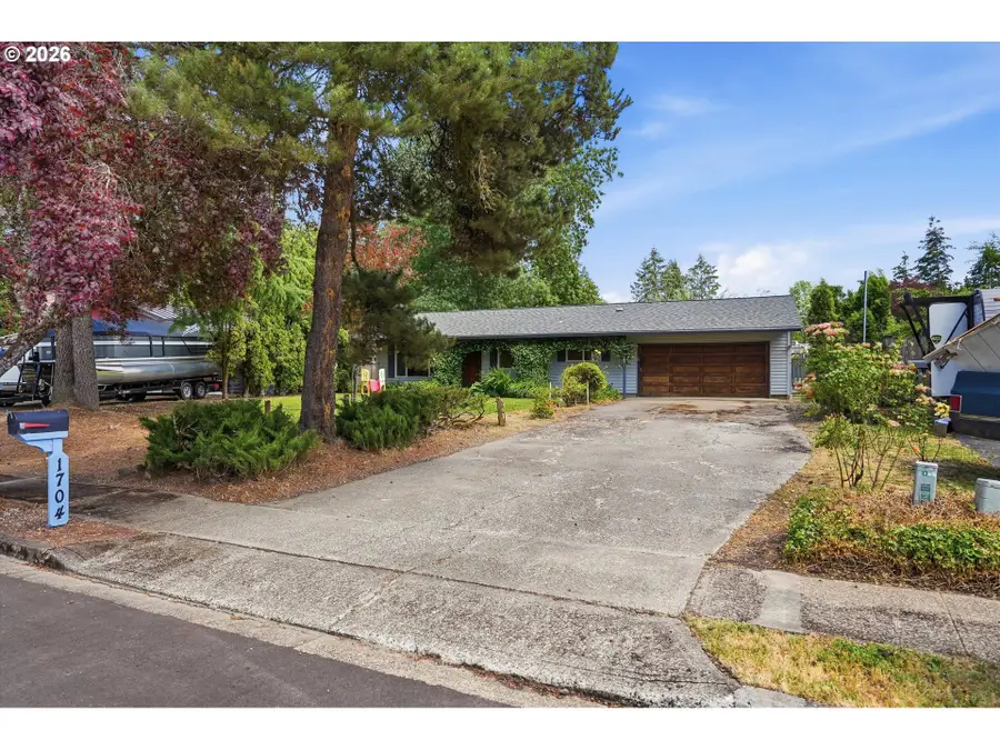 1704 N Meadow Ln, Newberg, OR 97132 - #3