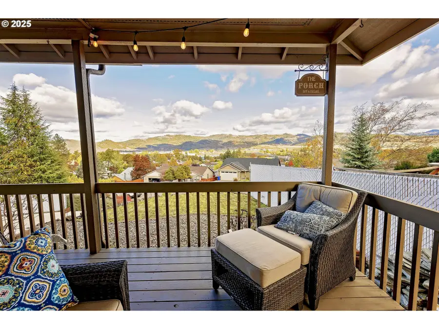 135 SW Quincetree Ct, Roseburg, OR 97471 - Image #2