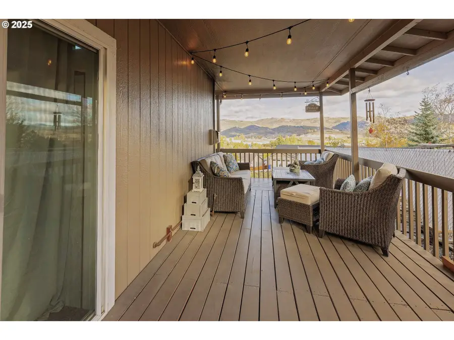 135 SW Quincetree Ct, Roseburg, OR 97471 - Image #3