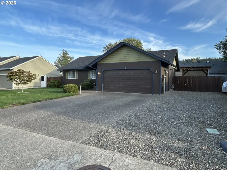 1202 E Second Ave, Sutherlin, OR 97479 - #2
