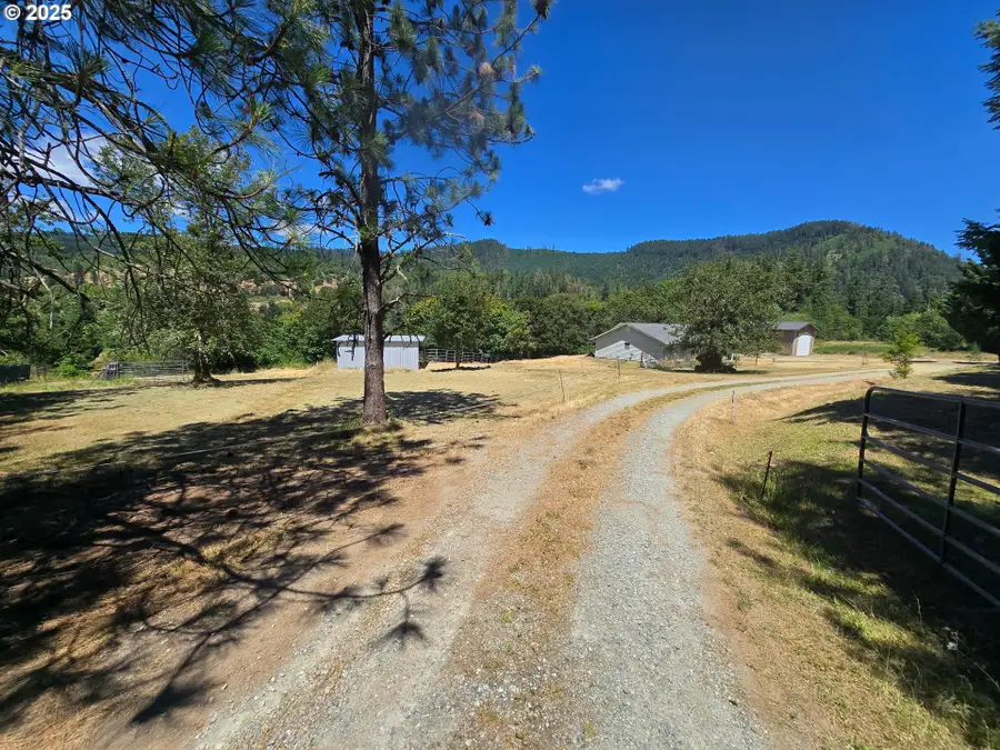 2157 Ferguson Ln, South Umpqua, OR 97429 - Image #3