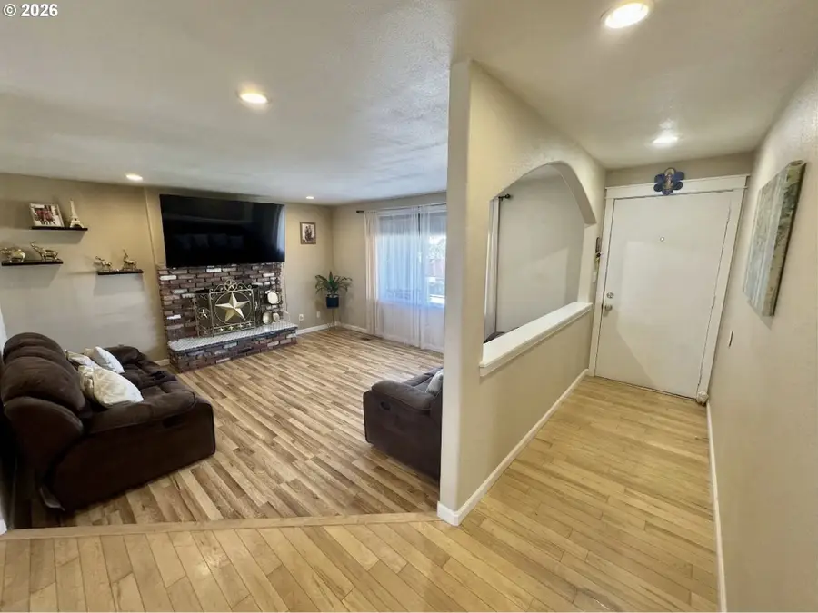 825 W Division Ave, Hermiston, OR 97838 - #2