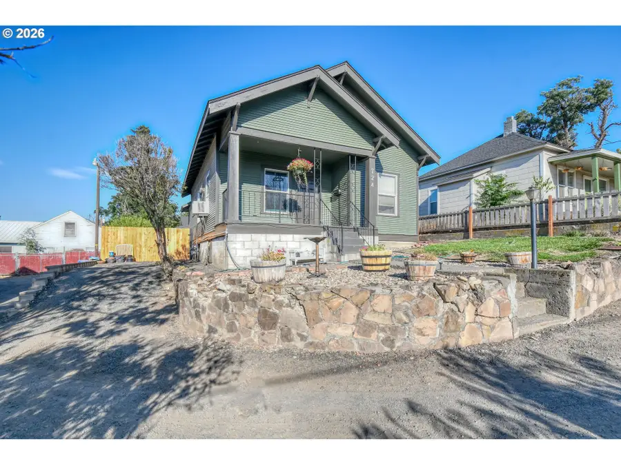 724 SW 3rd St, Pendleton, OR 97801 - #2