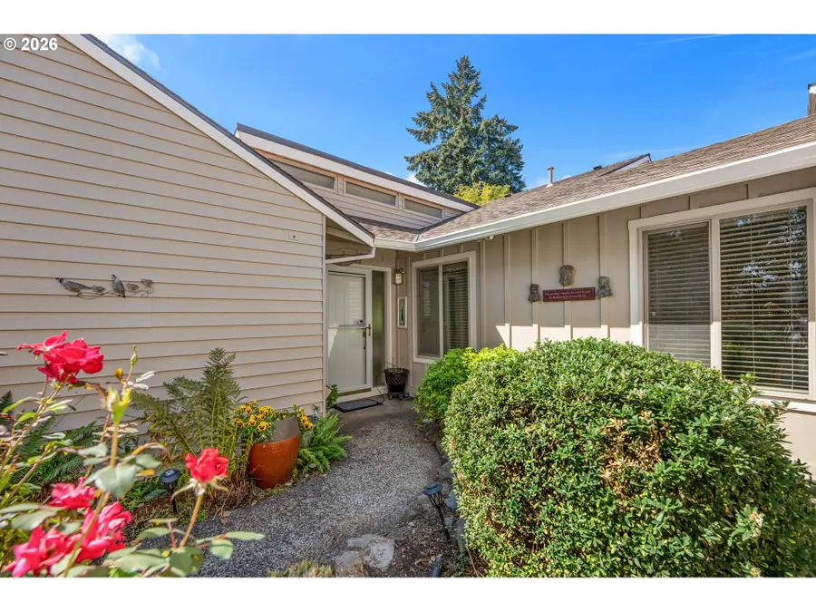 15725 SW Oakhill Ln, Tigard, OR 97224 - #3