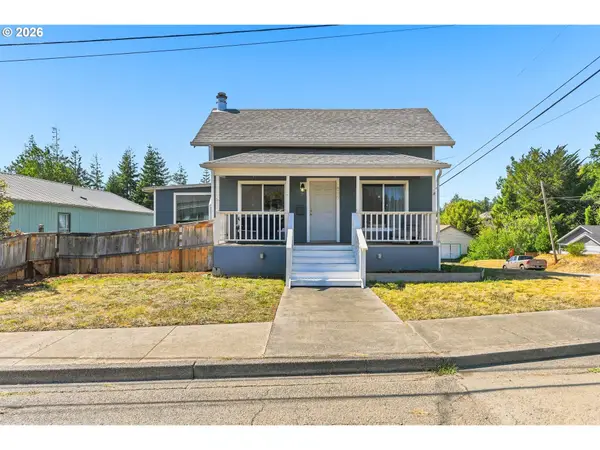 587 N Baxter St, Coquille, OR 97423