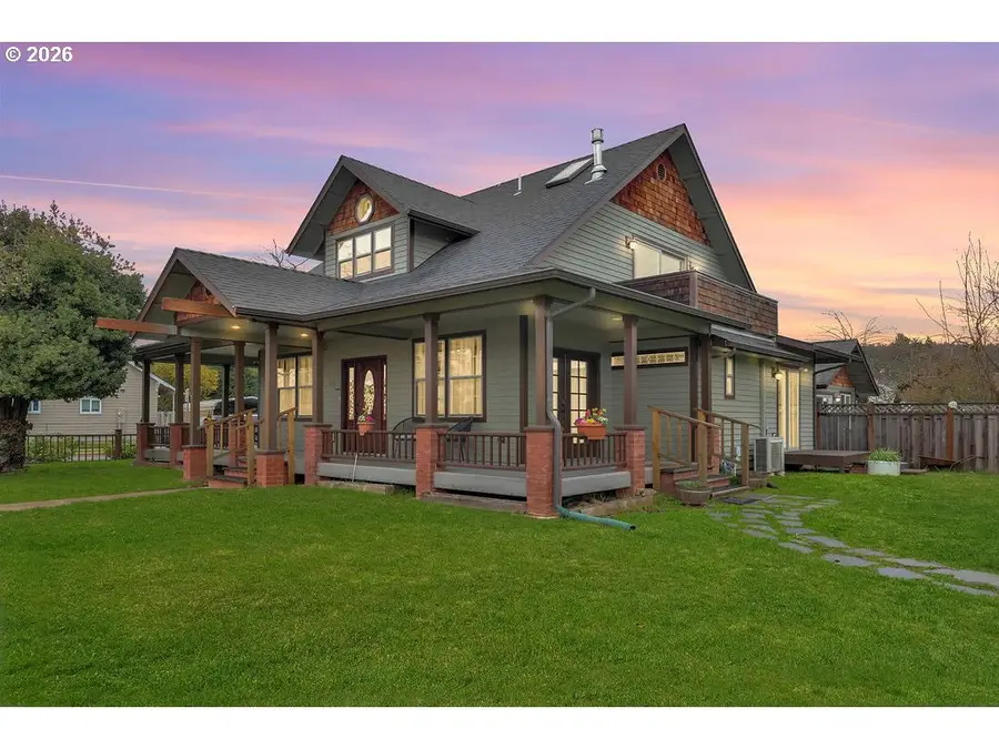 1306 S 4th St, Cottage Grove, OR 97424 - #2