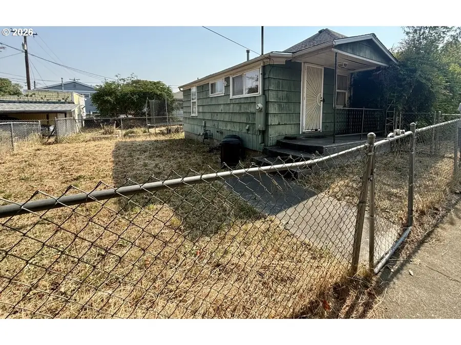 1466 SE Pine St, Roseburg, OR 97470 - #2