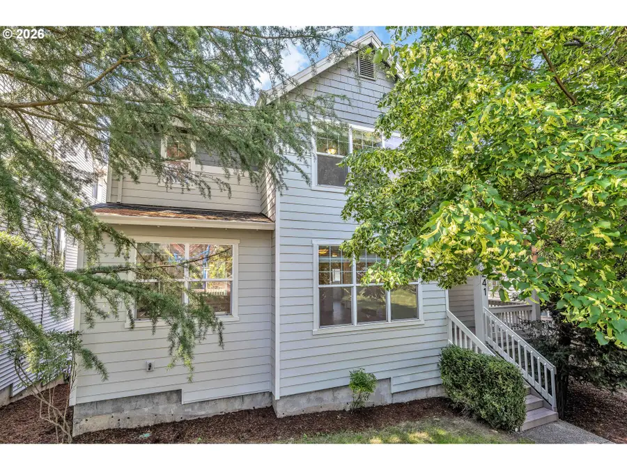 241 SW 105th Ter, Portland, OR 97225 - #2