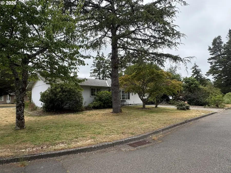 2320 20th St, Florence, OR 97439 - #2