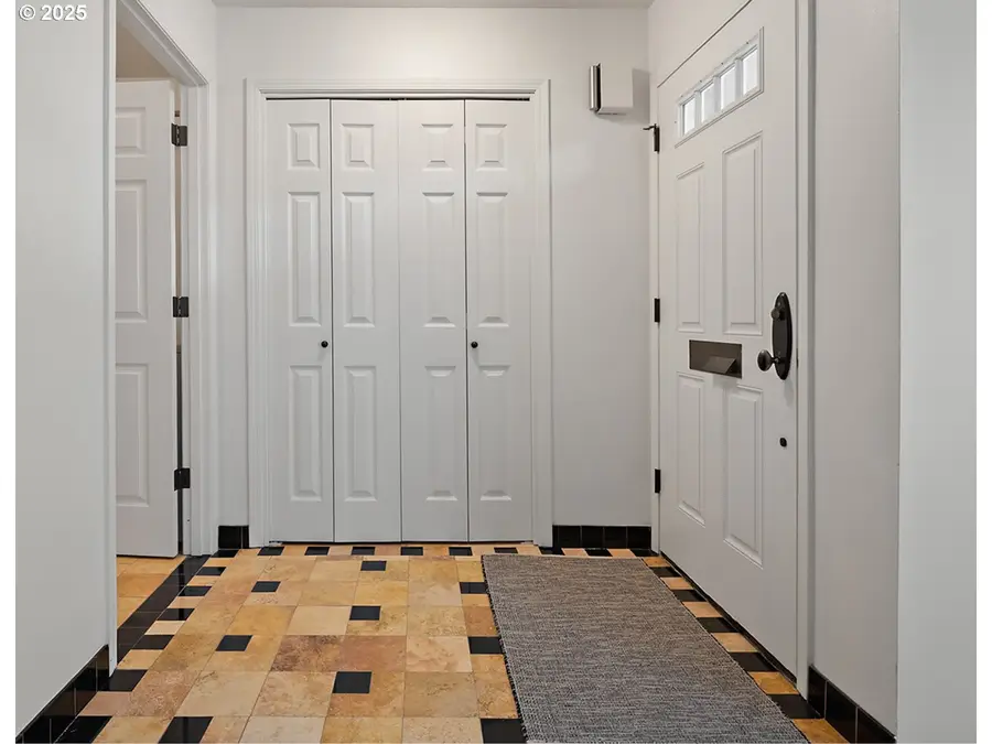 417 Harris Ln, Oregon City, OR 97045 - Image #2