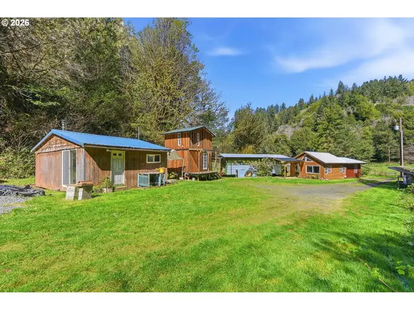 93044 Poplar Ln, CoosBay, OR 97420