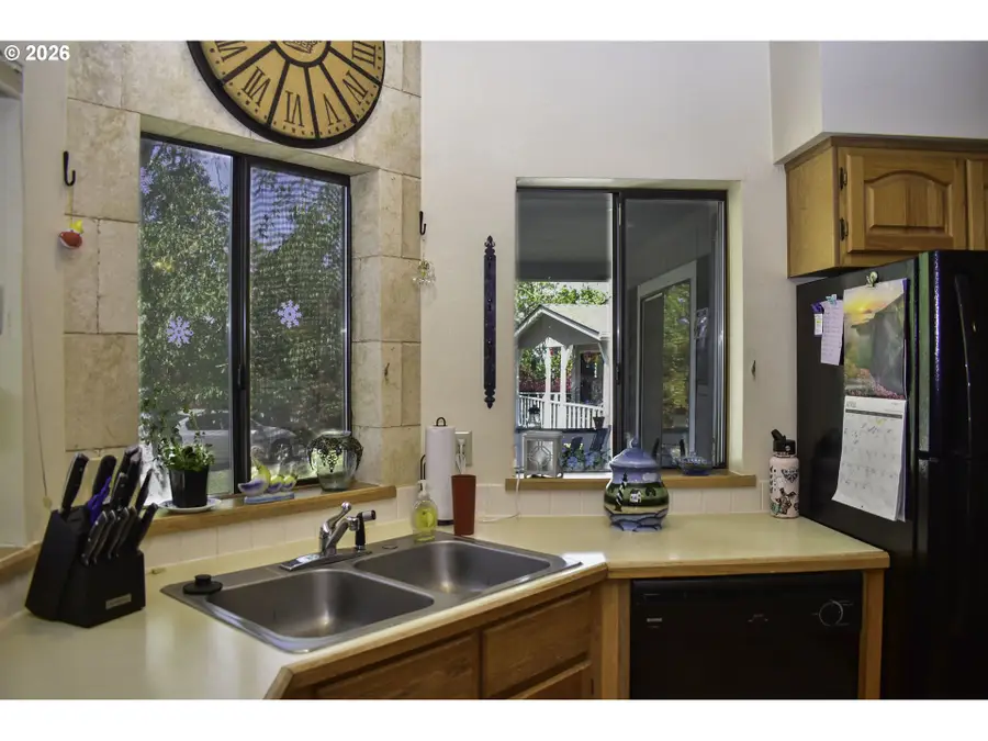 1055 N 5th St #74, Jacksonville, OR 97530 - #3